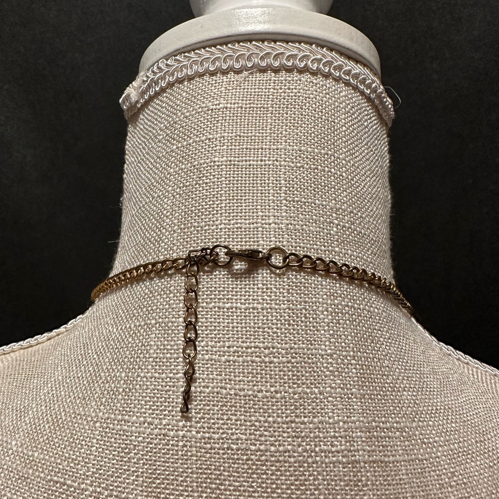 Threaded Style Statement Necklace - Picture 4 of 4